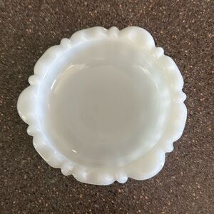 ANCHOR HOCKING WHITE MILKGLASS ASHTRAY